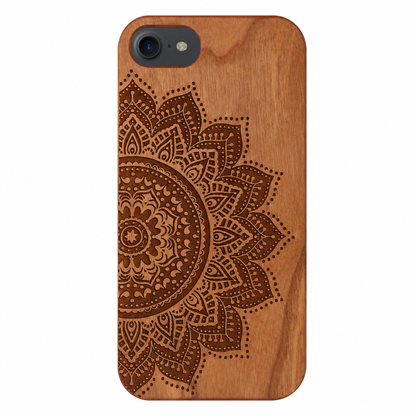 Mandala Eden Case aus Kirschholz für iPhone 6/6S/7/8/SE 2020/SE 2022 – Rückansicht