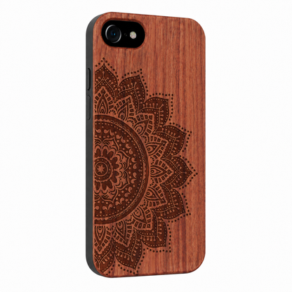 Mandala Eden Case aus Rosenholz für iPhone 6/6S/7/8/SE 2020/SE 2022 – schräge Gegenansicht
