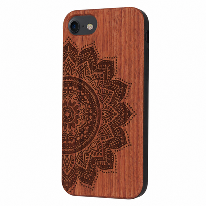Mandala Eden Case aus Rosenholz für iPhone 6/6S/7/8/SE 2020/SE 2022 – schräge Ansicht